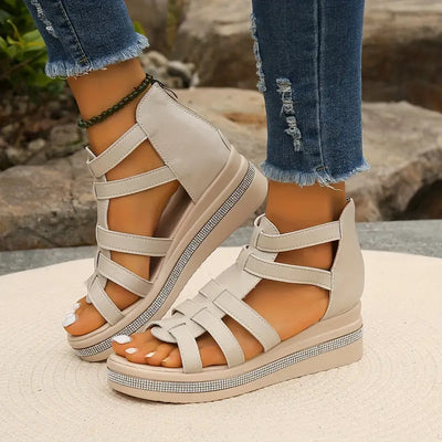 "CHLOE | Sandale Elegante cu Toc Înalt" can be rewritten as "CHLOE | Sandale Rafinate cu Toc Înalt".