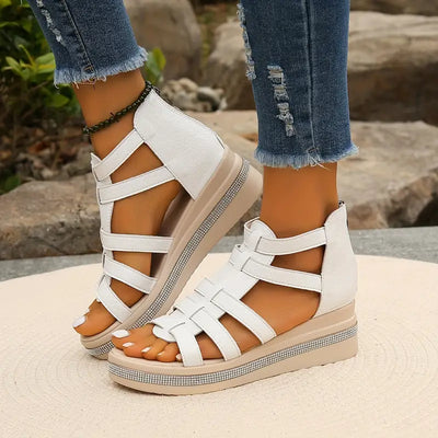 "CHLOE | Sandale Elegante cu Toc Înalt" can be rewritten as "CHLOE | Sandale Rafinate cu Toc Înalt".