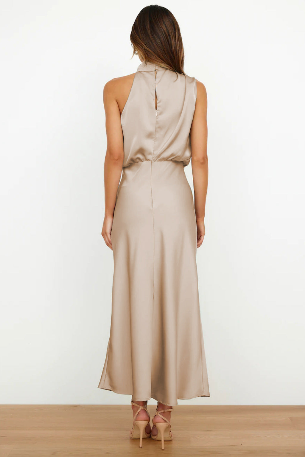DIANA | Rochie lungă din satin cu decolteu tip halter