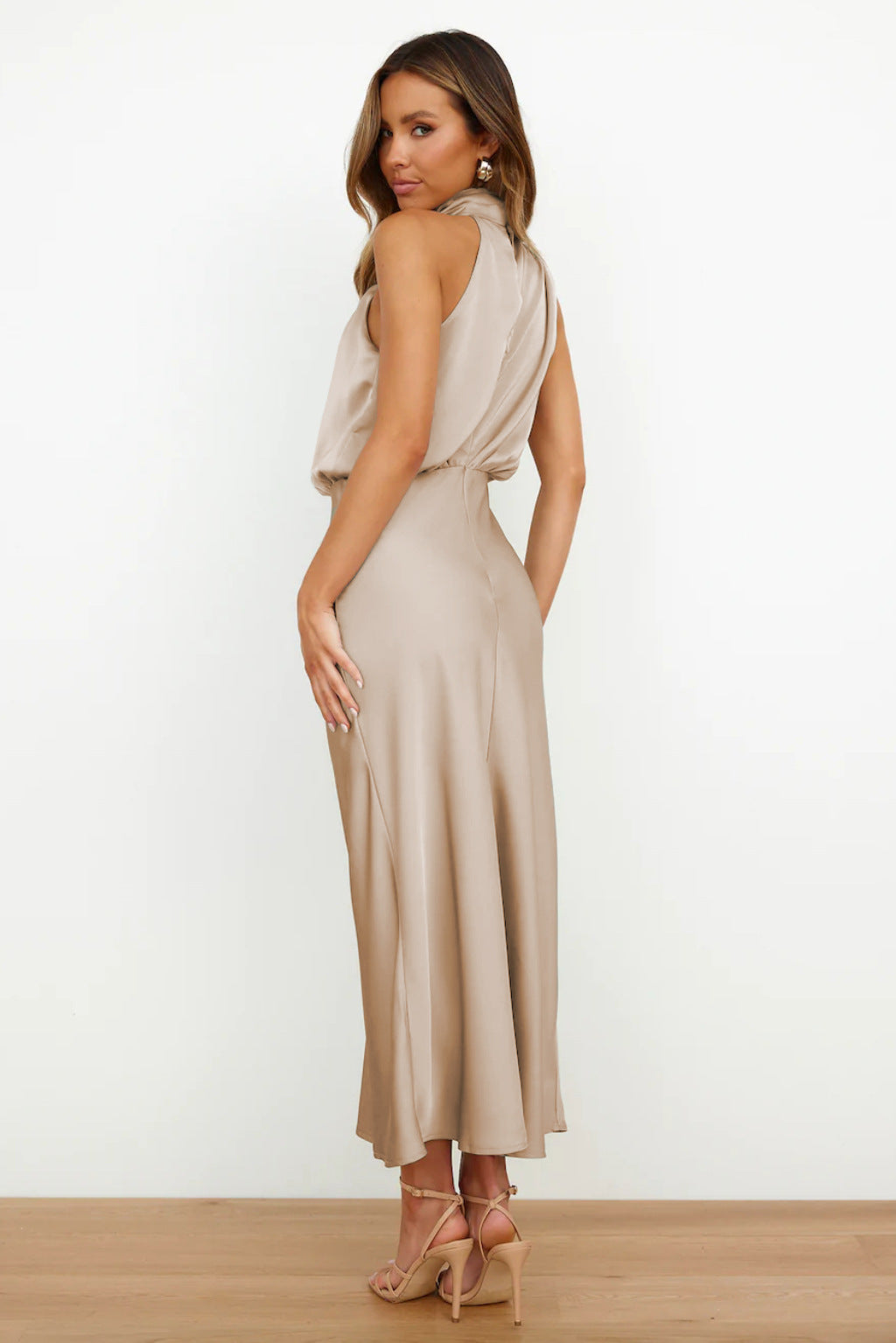 DIANA | Rochie lungă din satin cu decolteu tip halter