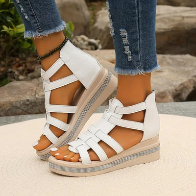 "CHLOE | Sandale Elegante cu Toc Înalt" can be rewritten as "CHLOE | Sandale Rafinate cu Toc Înalt".