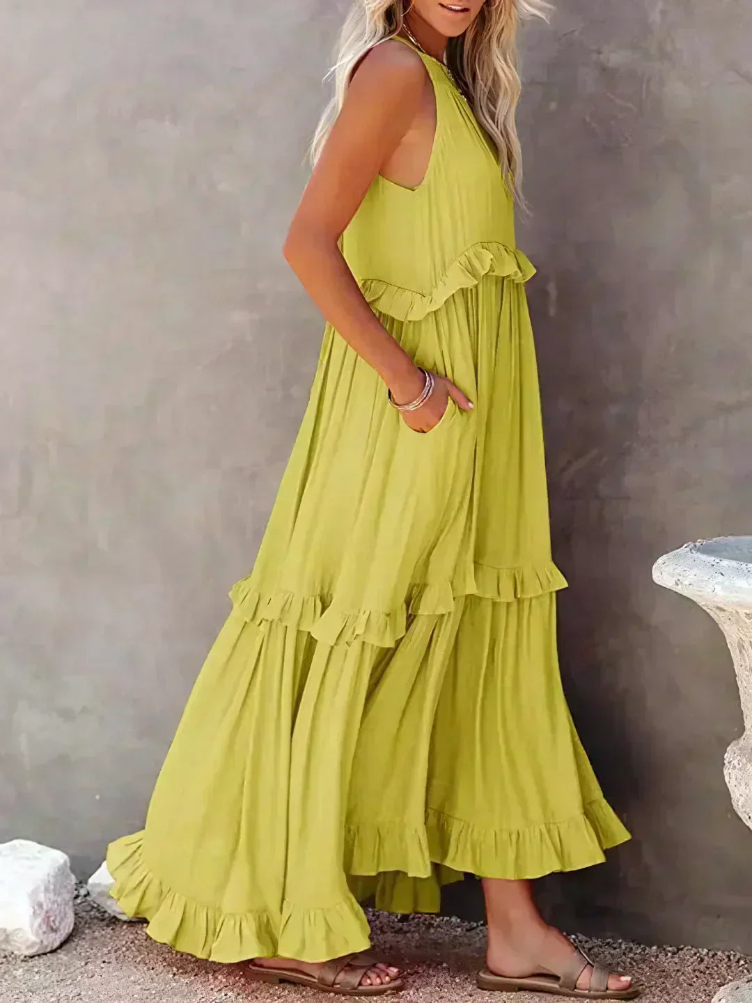 ANETA | Rochie elegantă fără mâneci cu detalii volănașe