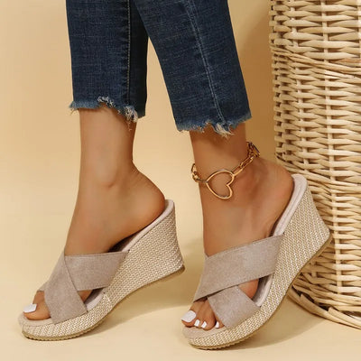 "JEVIE | Sandale Elegante cu Toc Înalt" can be rewritten as "JEVIE | Sandale Chic cu Toc Înalt".