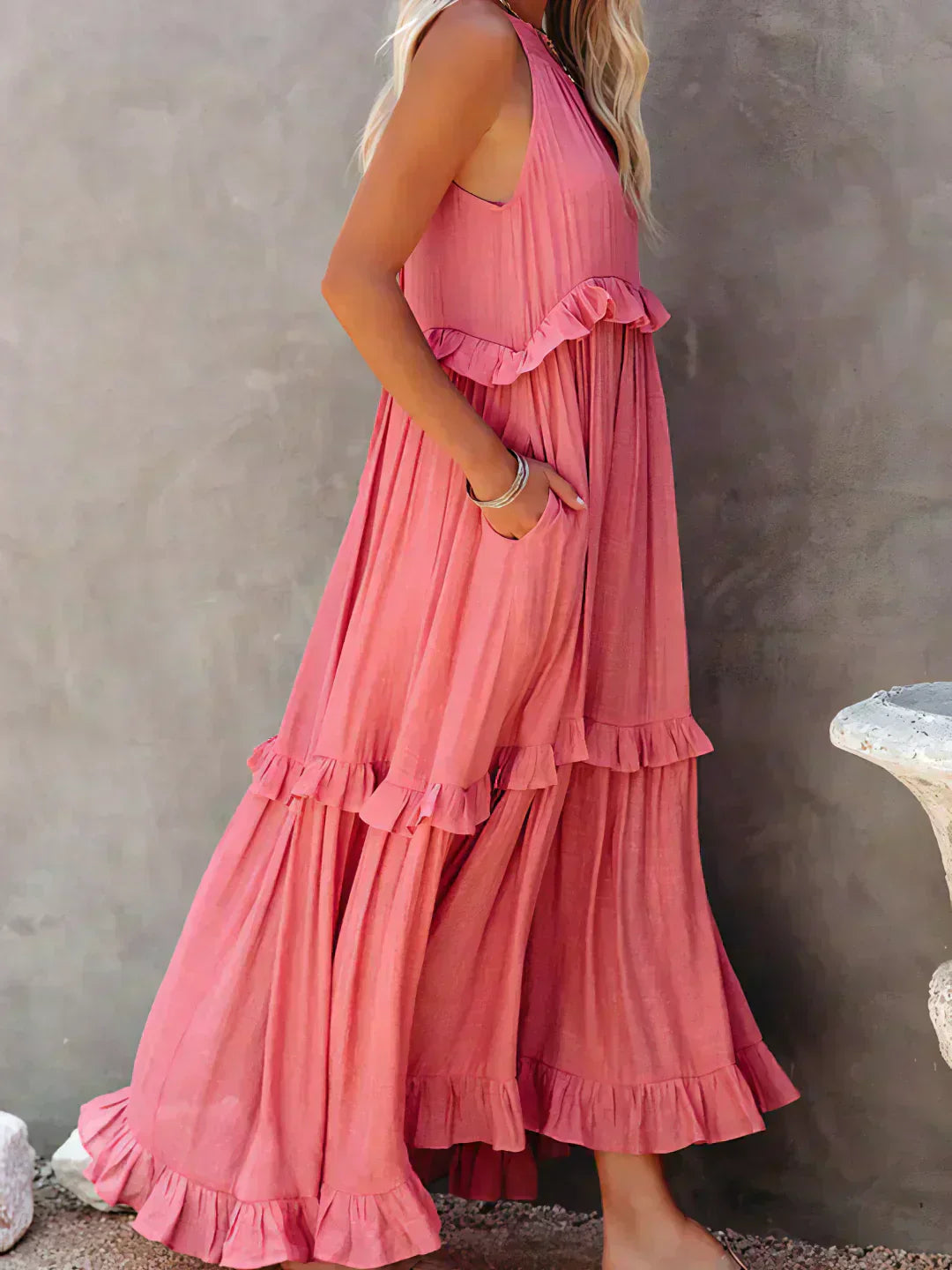 ANETA | Rochie elegantă fără mâneci cu detalii volănașe