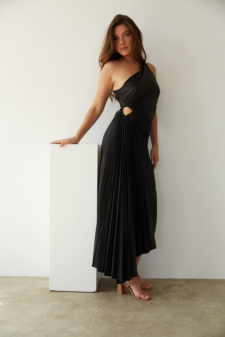 SYLVIANA | Rochie midi cu pliuri asimetrice pe un umăr